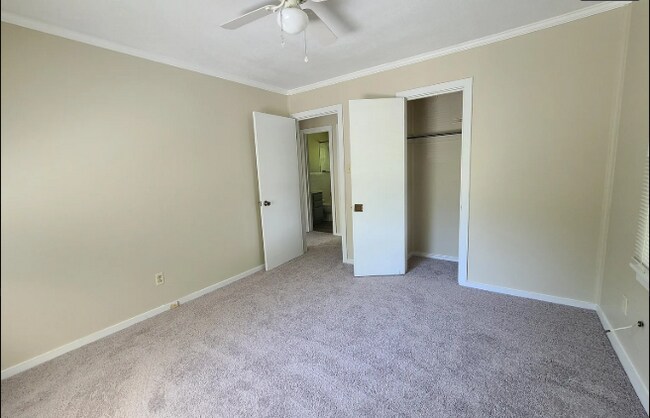 Foto del edificio - 320 Leatherwood Dr