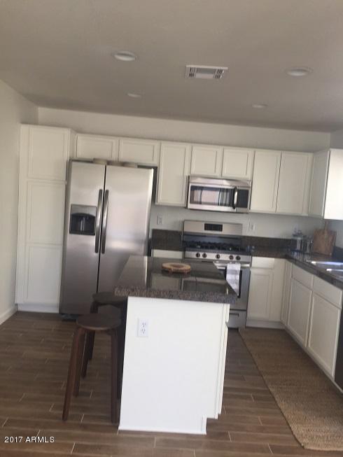 Building Photo - 2829 E Glenhaven Dr