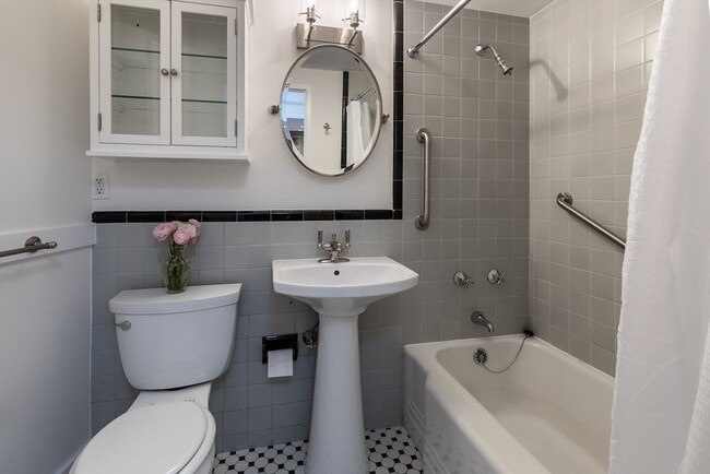 Building Photo - 145 Pinckney St