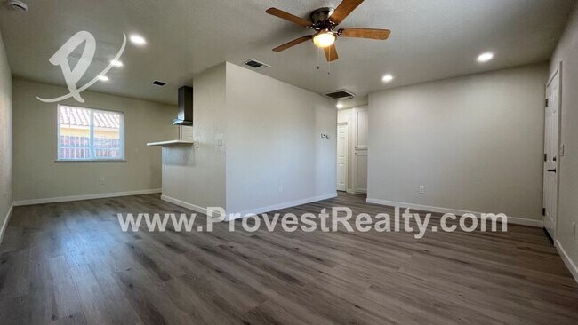 Foto del edificio - 13136 Navajo Rd