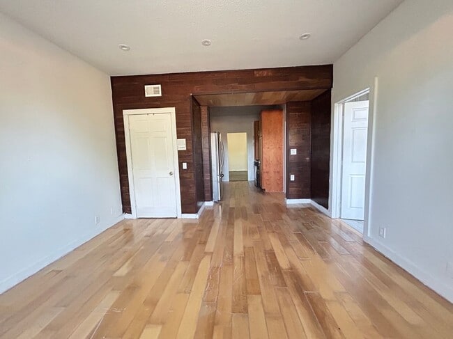 Foto del edificio - 10210 Newville Ave