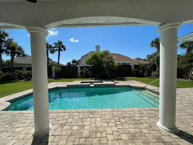 Foto del edificio - 102 Grove Isle Blvd
