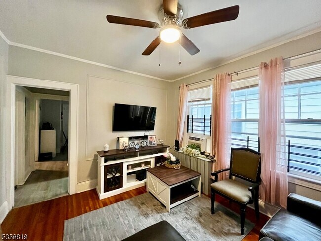 Foto del edificio - 1329 Alina St