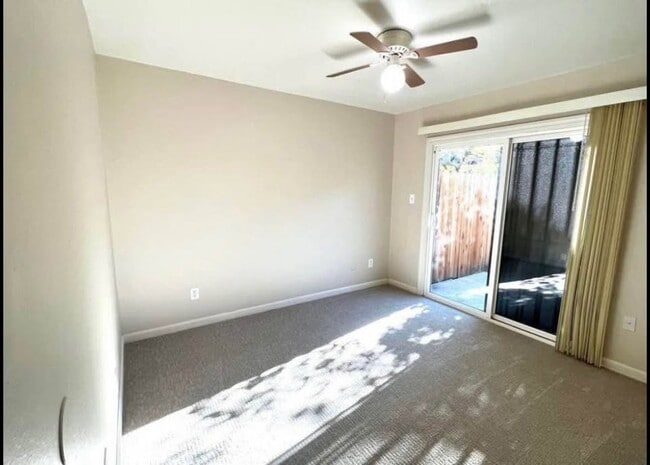 Building Photo - 511 W 5th St