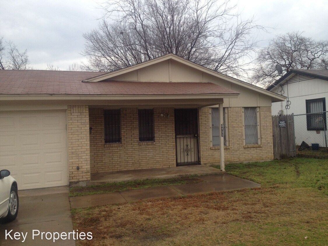 Primary Photo - 3 br, 1 bath House - 4733 McCart Avenue