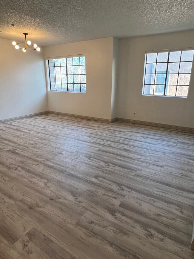 Foto principal - 236 S Curtis Ave