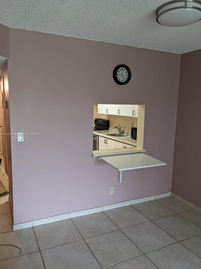 Foto del edificio - 8020 Fairview Dr