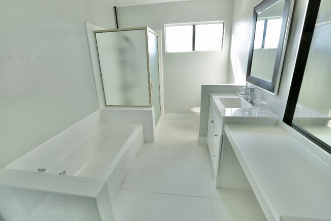 Foto del edificio - 6323 Reseda Blvd