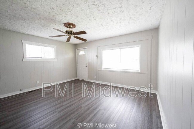 Building Photo - 3748 N Hawthorne Ln