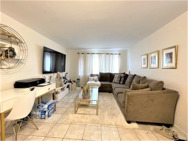 Building Photo - 17 Carey Ave