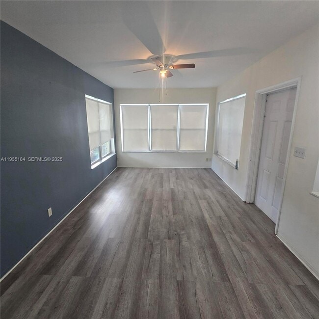 Building Photo - 108 SE 10th Ave