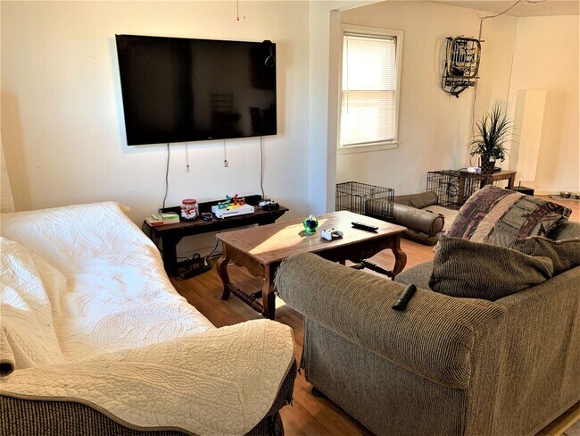 Building Photo - Washer & Dryer Included + Attached Garage + Fenced-in Backyard! Available August 1st!