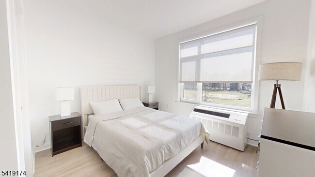 Foto del edificio - 1181 Morris Ave