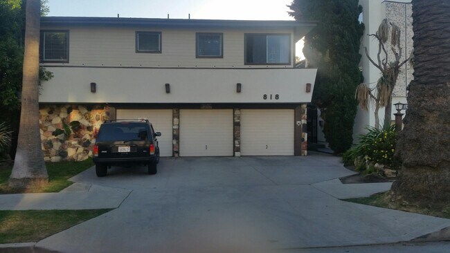 Front of Apt bldg - 818 5th St
