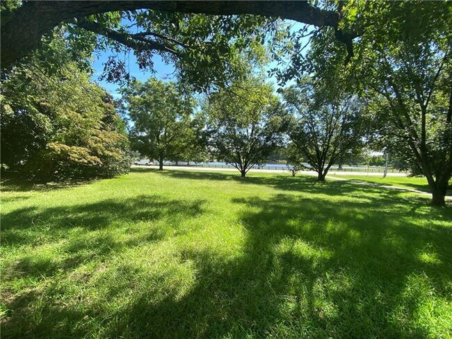 Building Photo - 2655 Rosebud Rd