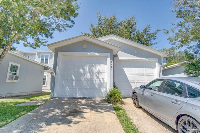 Building Photo - 2741 Bay Club Dr