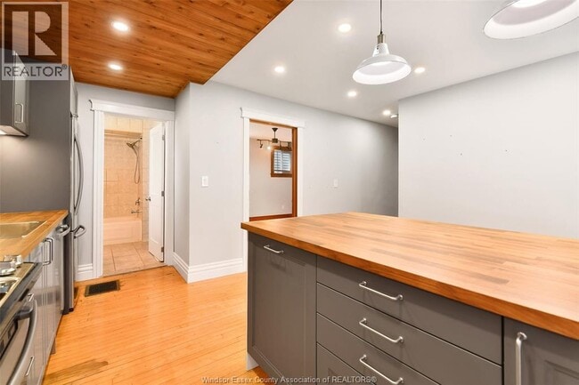 Building Photo - 855 Jos Janisse Ave