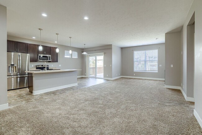 Building Photo - Amazing 4 Bedroom in West Omaha With Acces...