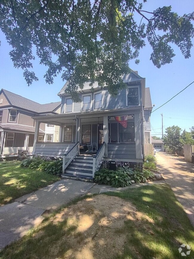 Building Photo - 6110 W Clinton Ave