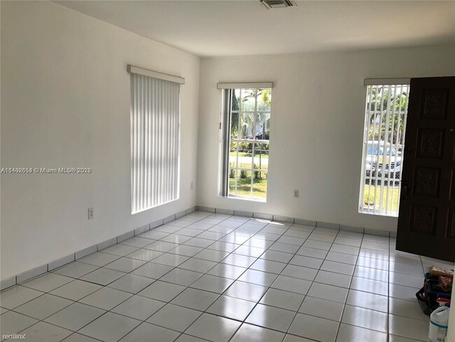 Building Photo - 2 br, 2 bath House - 2831 SW 64th Ave # 1