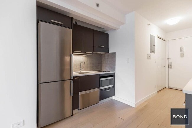 Building Photo - 222 E 39th St