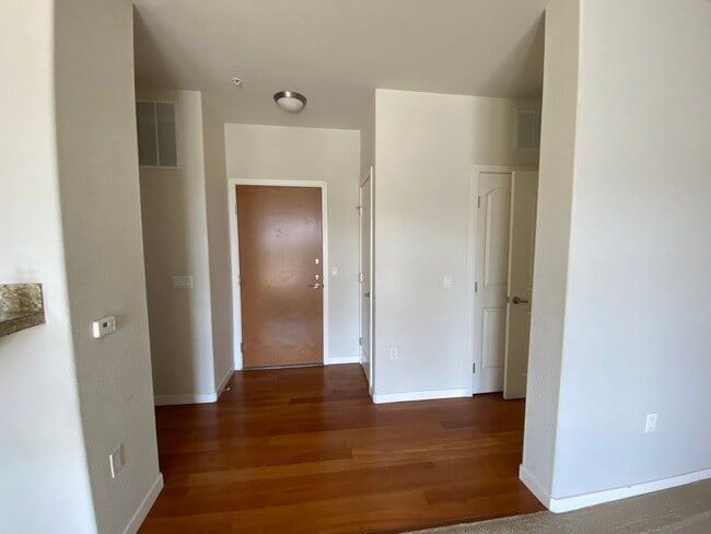 Building Photo - Cozy 2B/2B Condo with Mountain View