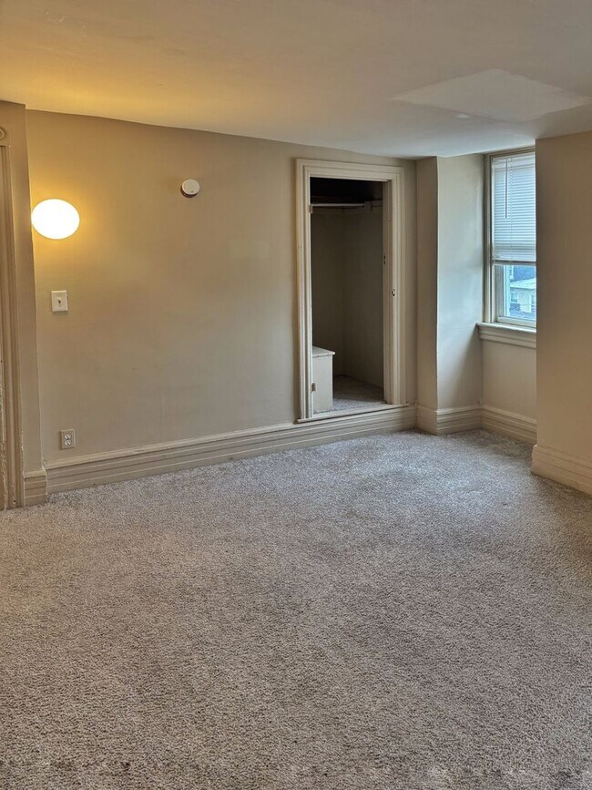 Foto del edificio - 516 W Allen St