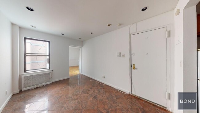 Building Photo - 92 Third Avenue