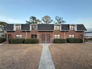 Building Photo - 902 Darling Ave