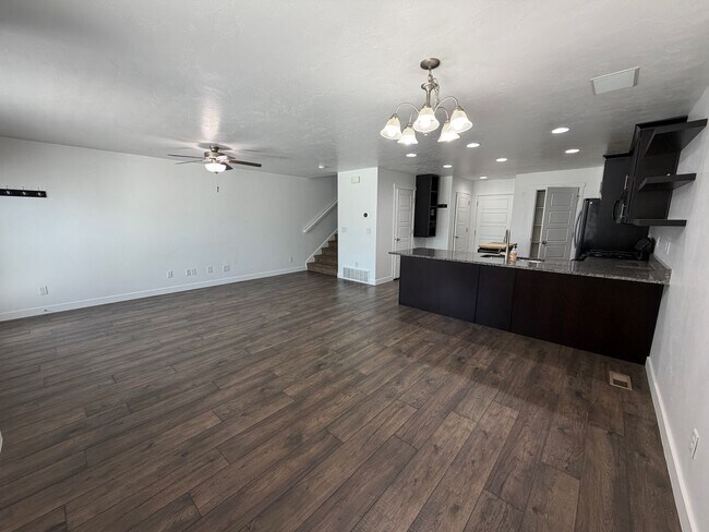 Foto del edificio - Well-Maintained Riverton Home with 2-Car Garage