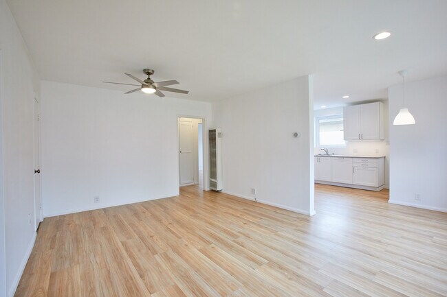 Sala de estar - 13320 Zanja St