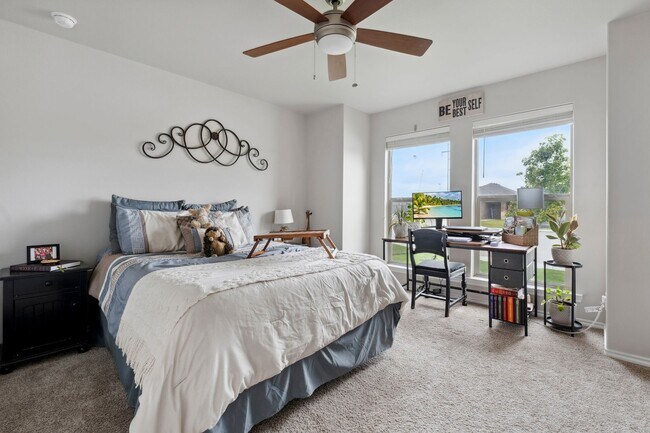 Building Photo - Beautiful 3 bed 2 bath