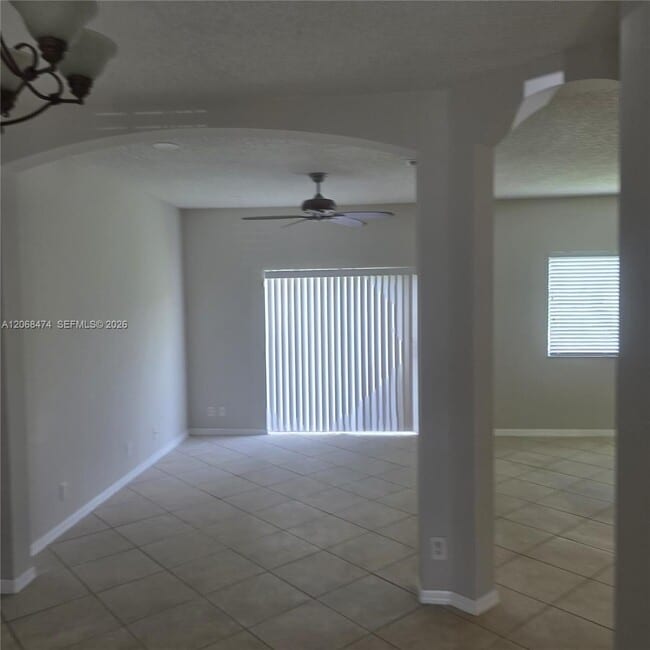 Building Photo - 4730 Lago Vista Dr