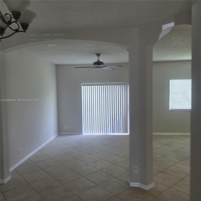 Foto del edificio - 4730 Lago Vista Dr
