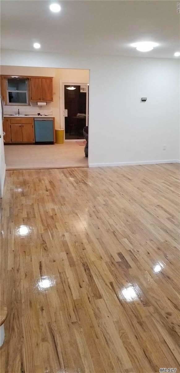 Foto del edificio - 240-56-240-66 66th Ave