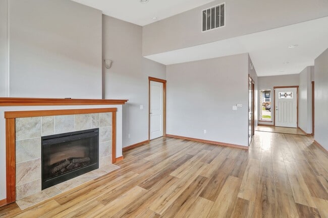 Foto del edificio - 3 Bed 2 Bath - Fairway Point - Pet per Approval - Fenced Backyard