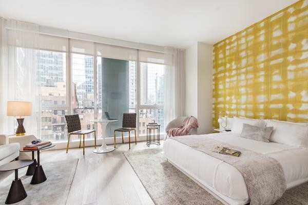 bedroom - 240 W 53rd St