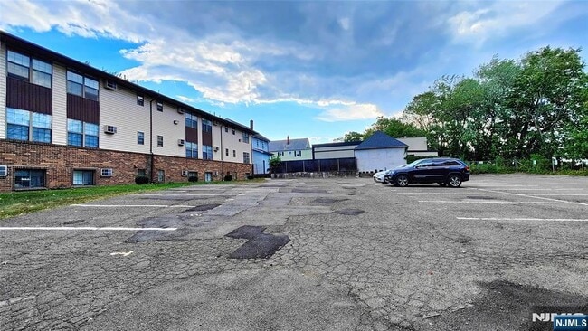 Foto del edificio - 8 Sewall Ave