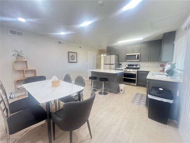 Foto del edificio - 4194 Greenpoint St