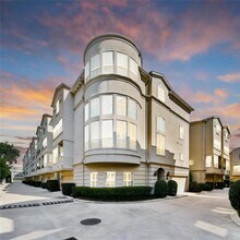 Building Photo - 1515 Hyde Park Blvd