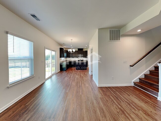 Foto del edificio - 548 Larragan Dr