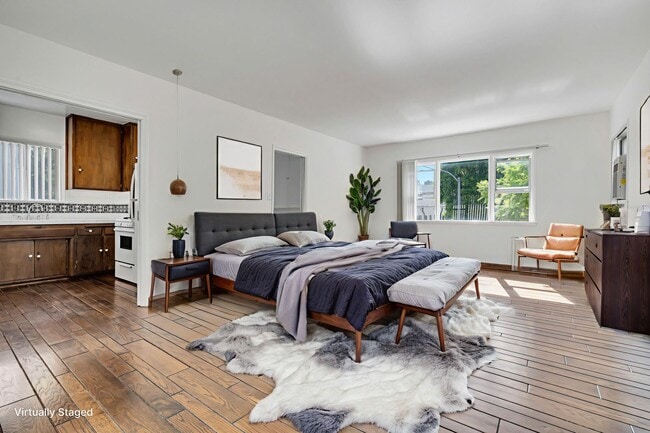 Building Photo - La Peer Apartments