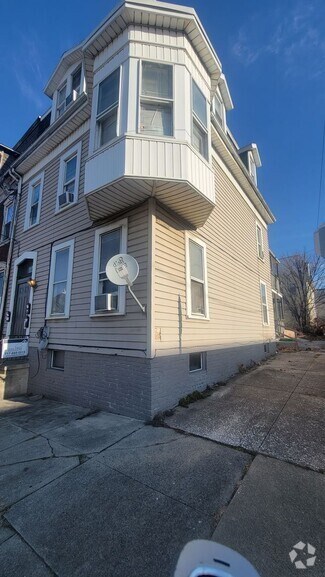 Building Photo - 301 N Queen St