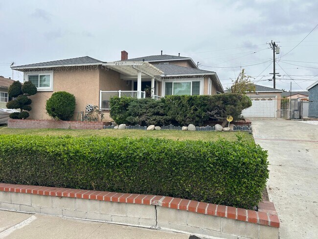 Foto del edificio - Spacious 4-Bedroom House for Rent in Monterey Park Quiet Neighborhood