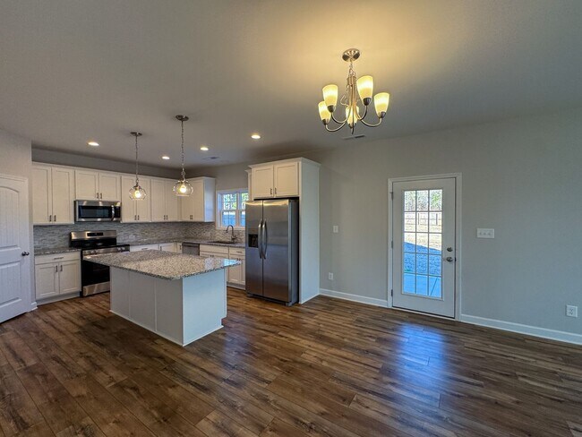 Foto del edificio - Stunning 4 Bed Home with Fenced Backyard