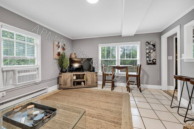 Building Photo - ALL UTILITIES INCLUDED