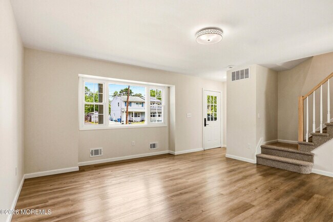 Building Photo - 812 Oak St