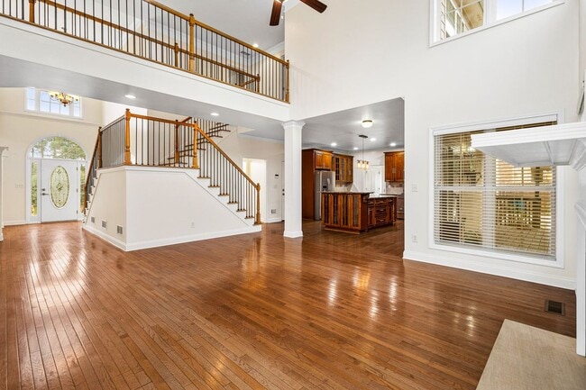 Foto del edificio - 2624 Crest Valley Dr