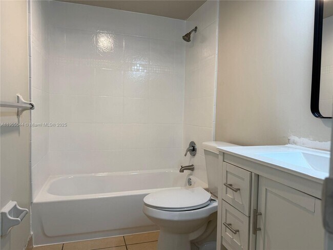 Foto del edificio - 711 NE 2nd Ave