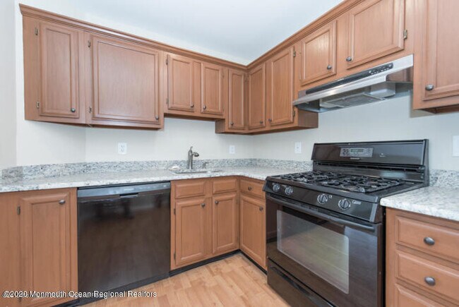 Building Photo - 406 Brookview Ct